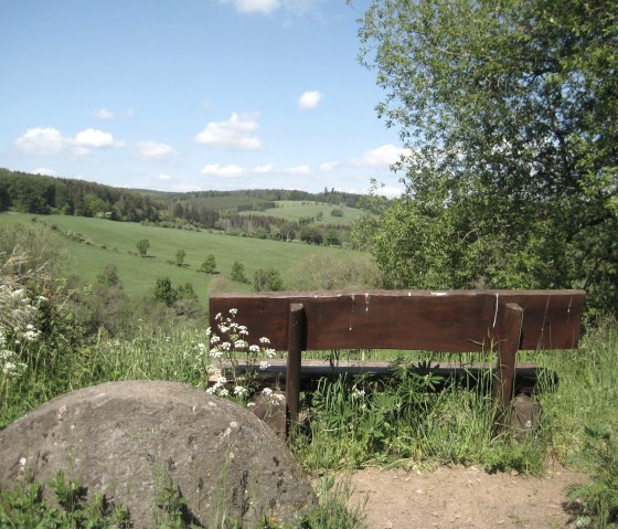 Ruhebank mit Aussicht, © Touristik GmbH Gerolsteiner Land