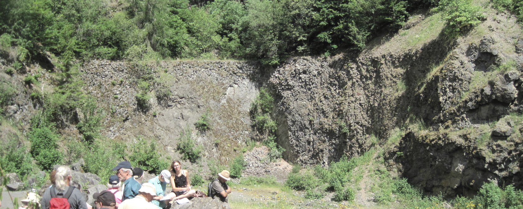 Besucher im Arensberg, © Touristik GmbH Gerolsteiner Land, Ute Klinkhammer