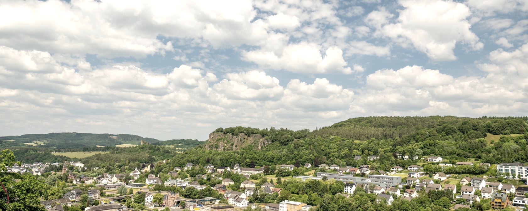 blick-auf-gerolstein, © Eifel Tourisik, Dominik Ketz