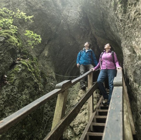 Treppe zur Buchenlochhöhle, © Eifel Tourismus GmbH, Dominik Ketz