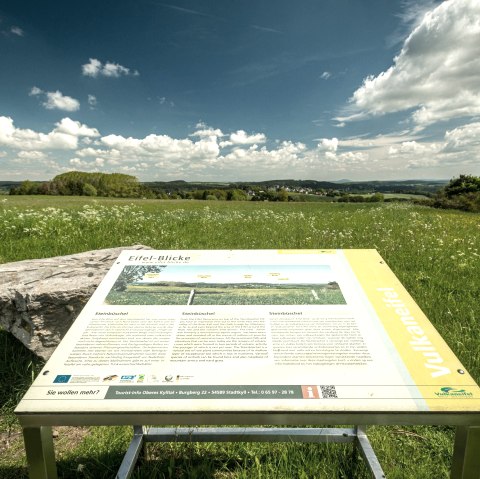 Infotafel Eifelblick, © Eifel Tourismus GmbH, Dominik Ketz