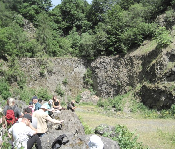 Besucher im Arensberg, © Touristik GmbH Gerolsteiner Land, Ute Klinkhammer