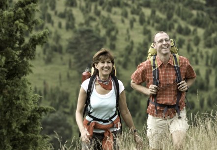 Wanderer auf dem Eifelsteig, © Eifel Tourismus GmbH, Dominik Ketz