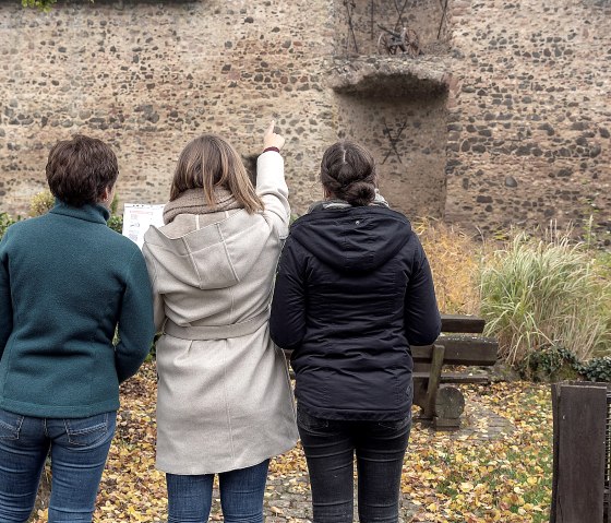 Indiz an Stadtmauer (Hank), © Jochen Hank