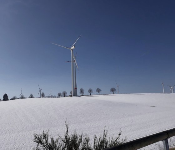 Schnee auf den Feldern in Hallschlag