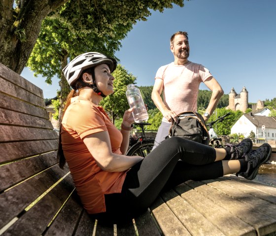 Entspannte Rast am Kyll-Radweg, © Eifel Tourismus GmbH, Dominik Ketz