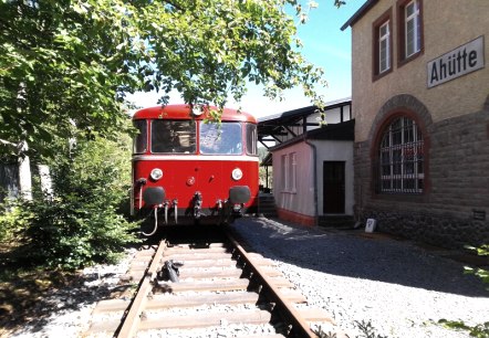 schienenbus_im_bahnhof_ahuette, © Andreas Kurth