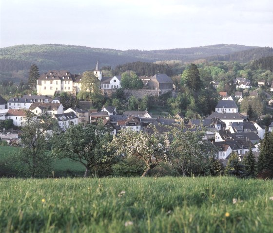 Vulkangipfel-Pfad: Blick auf die Stadt Daun, © Archiv Eifel Tourismus GmbH