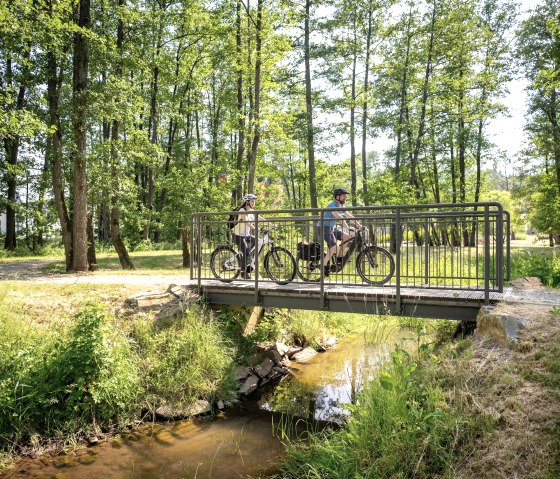 Kurpark Stadtkyll mit Fahrrad, © Eifel Tourismus GmbH, Dominik Ketz