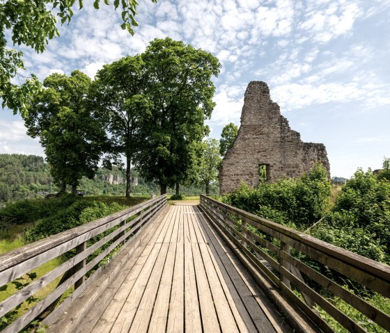 Brücke zur Burg, © Eifel Tourismus GmbH/Dominik Ketz