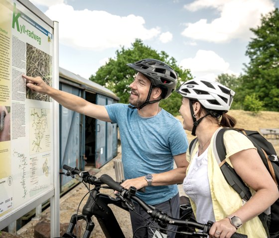 Kyll-Radweg Stadtkyll Infotafel, © Eifel Tourismus GmbH, Dominik Ketz