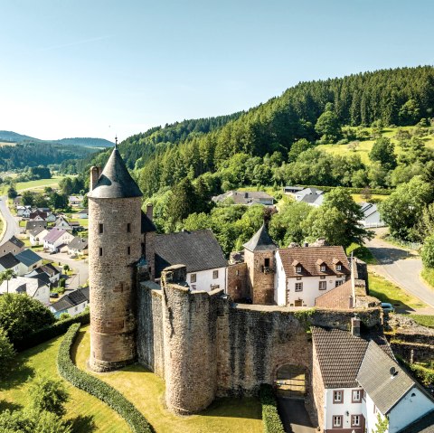 Mürlenbach mit Bertradaburg, © Eifel Tourismus GmbH, Dominik Ketz