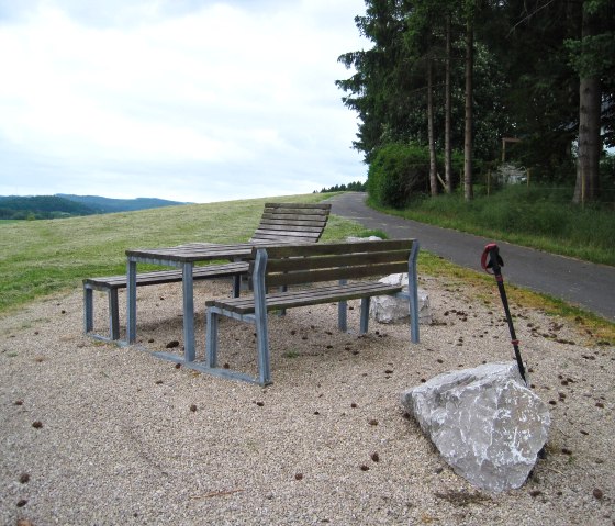 Sitzbank am Eifelblick, © Touristik GmbH Gerolsteiner Land, Ute Klinkhammer