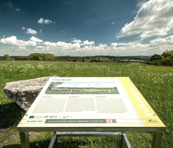 Infotafel Eifelblick, © Eifel Tourismus GmbH, Dominik Ketz