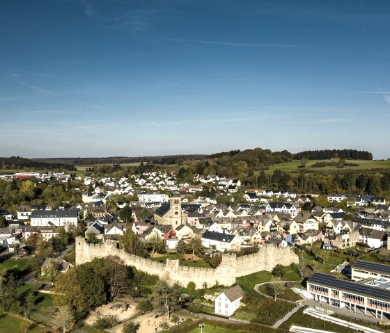 Blick auf Hillesheim mit Stadtmauer, © Eifel Tourismus GmbH, Dominik Ketz