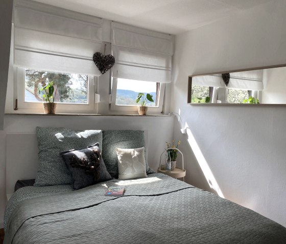 1. Schlafzimmer mit Doppelbett3, © Anja Remsperger & Philippe Drees